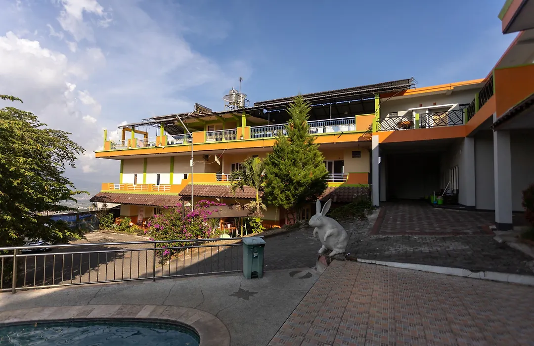 Villa Panderman Indah-1