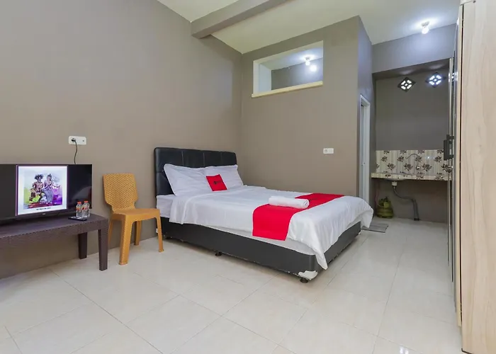 Reddoorz Plus @ Villa Bontes Batu